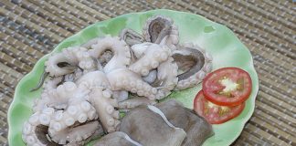 Cách làm bạch tuộc xào dứa thơm ngấy ngây ngày nắng - 1