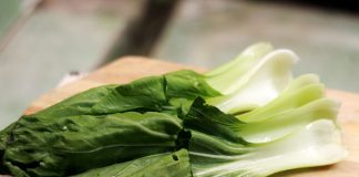 Cải thìa xào thịt hộp giòn ngọt cho bữa cơm tối - 1