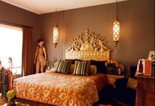 Phòng ngủ quyến rũ với đèn treo