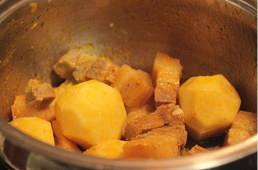Cách làm thịt ba chỉ kho khoai tây  - 4