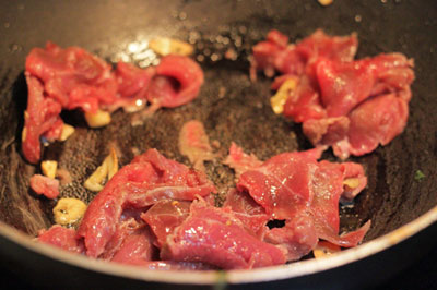 Nấu món thịt bò xào củ đậu - 2