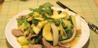 Thịt bò xào bí ngòi