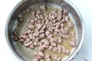 Kim chi xào thịt bò chua cay đổi món ngày cuối tuần 6