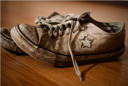 Cách làm sạch giày vải nhanh chóng mà không bị mất dáng 1