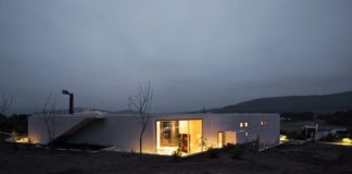 Xây nhà 'cong cong' theo sườn dốc - 1