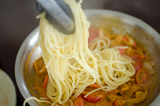 spaghetti-kim-chi-sot-ca-chua-11