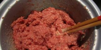 Cách làm lạp xưởng bò thơm ngon để dành ăn Tết - 1