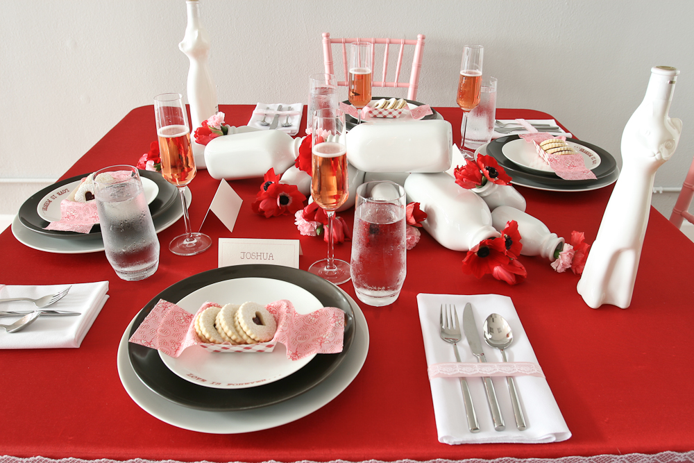 Trang trí bàn ăn lãng mạn trong ánh nến ngày Valentine - 3