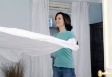 Ngủ ngon hơn nhờ vệ sinh đệm giường đúng cách 1