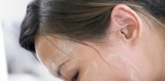 Ngăn ngừa da bóng dầu, bí bách trong những ngày trời nồm 1