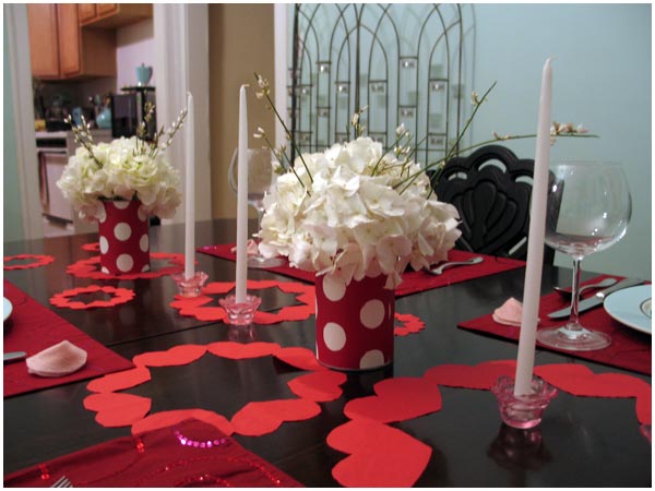 Trang trí bàn ăn lãng mạn trong ánh nến ngày Valentine - 2