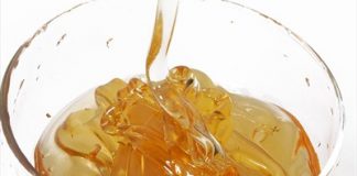 Hỗn hợp chanh, đường, mật ong và cà bát giúp tẩy lông