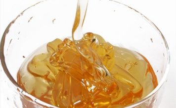 Hỗn hợp chanh, đường, mật ong và cà bát giúp tẩy lông