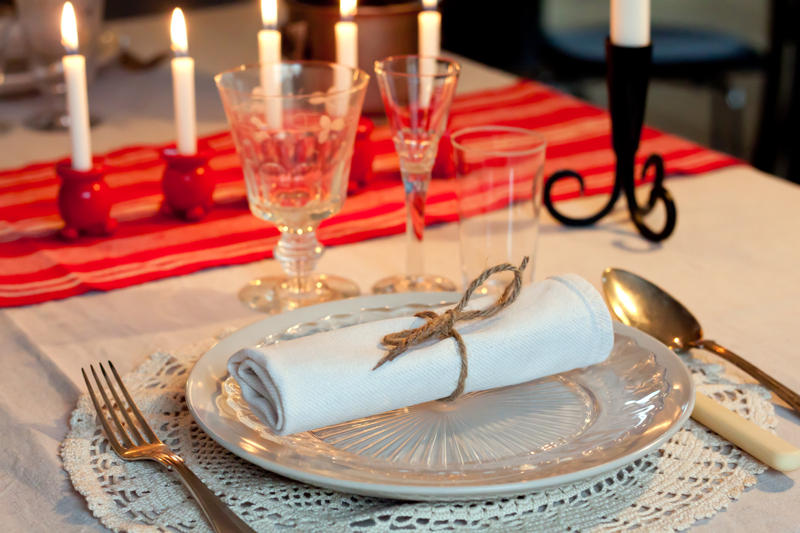 8 cách bày bàn ăn kiểu Âu cho bữa tối Giáng sinh - 3