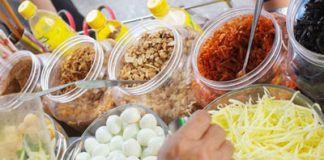 Hiểm họa sức khỏe từ món bánh tráng trộn không đảm bảo1