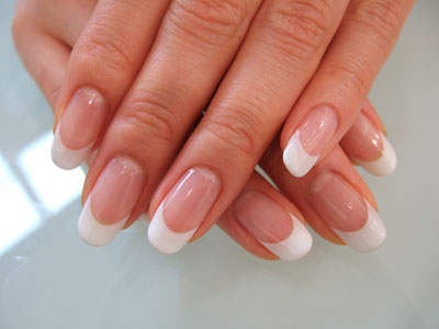 Không cần phải là chuyên gia nail, bạn vẫn có thể tạo ra được những mẫu nail đơn giản đẹp mắt cho bản thân. Hãy xem ngay hình ảnh và học cách thực hiện mẫu nail đơn giản này nhé.