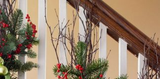 Trang trí cầu thang đẹp đón Giáng Sinh