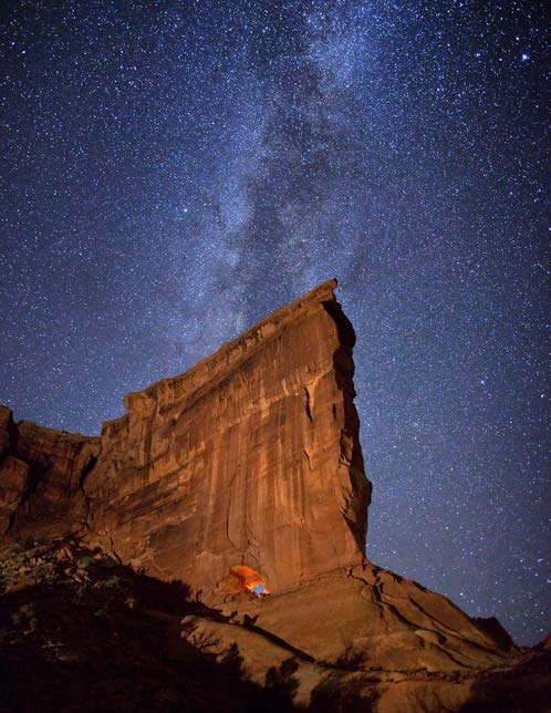 Ngắm bầu trời đêm lung linh huyền ảo tại Utah