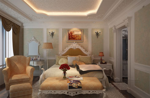 Phòng ngủ thứ nhất của căn hộ với vẻ đẹp sang trọng của phong cách Pháp.