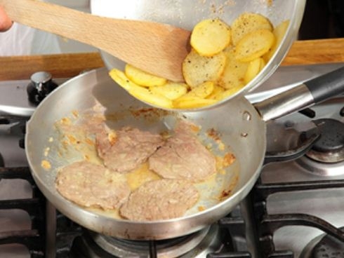 Cách làm thịt bê xào khoai tây ngon lạ đãi cả nhà  - 4