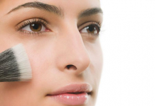 Chọn đồ trang điểm cần thiết