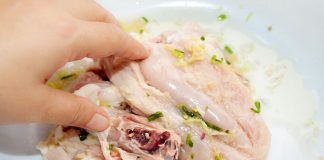 Cách nấu thịt gà hấp gừng và hành tươi - 1