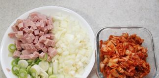 Cơm chiên kimchi cay ngon hấp dẫn 1
