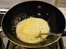 Hướng dẫn làm món ngô chiên trứng muối - 7