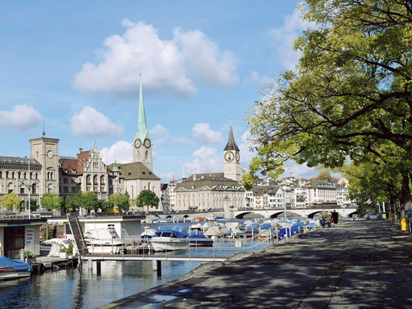 Nhà thờ Saint Peter in Zurich.