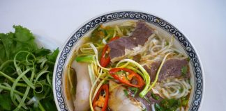 Làm sao để nấu bún bò Huế? - 1