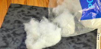 Tỉ mẩn may chiếc gối mặt trăng chuẩn bị sớm cho mùa Halloween 1