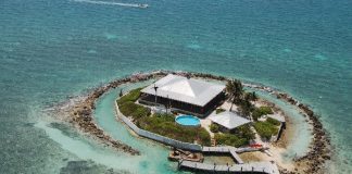 Đến thăm ngôi nhà kỳ thú mọc giữa rặng san hô - 1