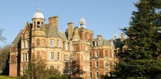 Top trường có tỷ lệ sinh viên dễ kiếm việc nhất tại Anh - 1