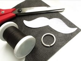 tay_may_lam_moc_chia_khoa_hinh_ria_mep_that_phong_cach_0