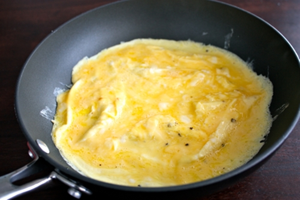 2 cách làm món trứng chiên dễ mà ngon - 6