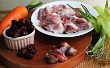 Bổ dưỡng với món sườn non hầm táo đỏ thơm ngon hấp dẫn - 1