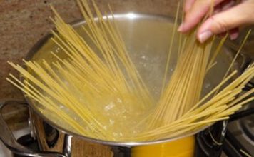 my-y-xao-xuc-xich-la-ma-ngon-1