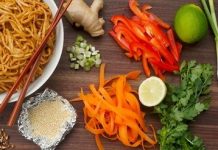 Mì trộn sốt cay ‘giải ngán’ cho ngày hè nắng nóng mì-trộn-sốt-cay-giải-ngán-cho-ngày-hè-nắng-nóng-1