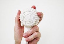 Cách làm sạch vòi hoa sen bằng dấm - 1