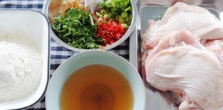 Đổi gió bữa trưa với salad gà cay đơn giản - 1