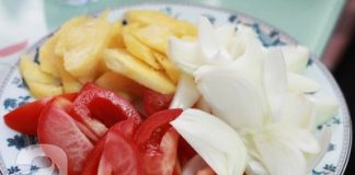 Canh cá nấu dứa nóng hổi chua thơm 5