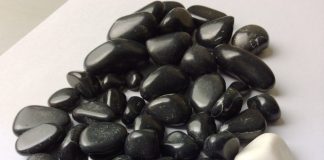 Khéo tay xếp những viên sỏi thành đế lót ly siêu dễ - 1