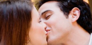 5 tác hại đáng sợ của nụ hôn bạn cần phải biết