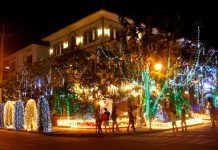 Trang trí đèn quanh nhà chào đón giáng sinh - 1