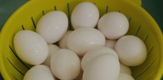 Học cách làm trứng vịt muối tại nhà cực dễ và ngon - 1