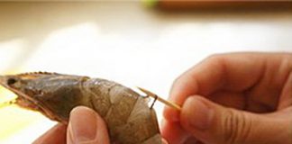 Tôm viên bọc ngô ngọt ngon lạ cho bữa ăn cuối tuần 1