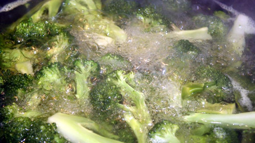Salad súp lơ xanh đơn giản, chống ngán - 2