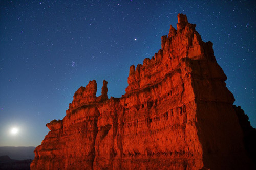 Ngắm bầu trời đêm lung linh huyền ảo tại Utah