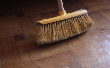 Cách bảo quản sàn gỗ tự nhiên luôn như mới - 1