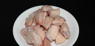 Hướng dẫn làm cánh gà hấp măng ngon cơm bữa tối - 1